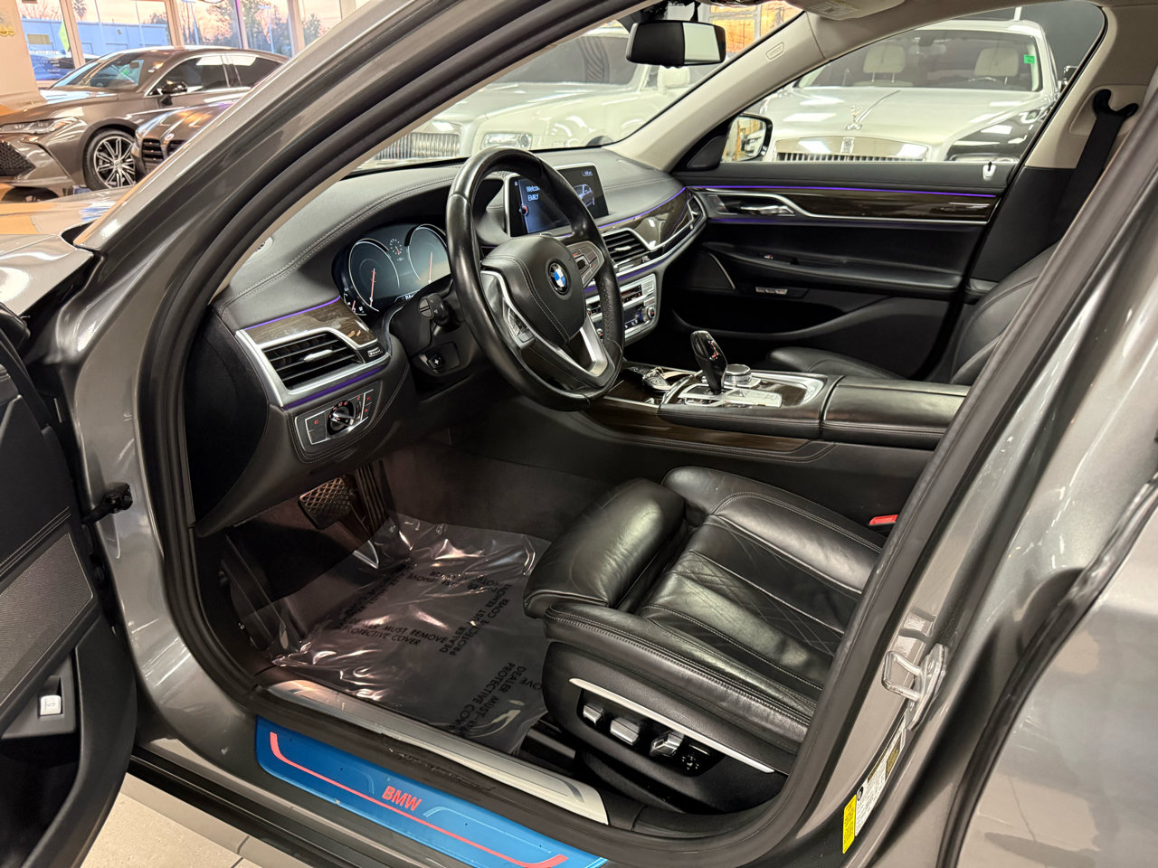 Used 2016 BMW 740i image 9