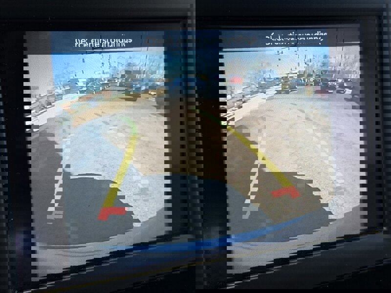 Used 2018 Chrysler Pacifica Touring-L image 28