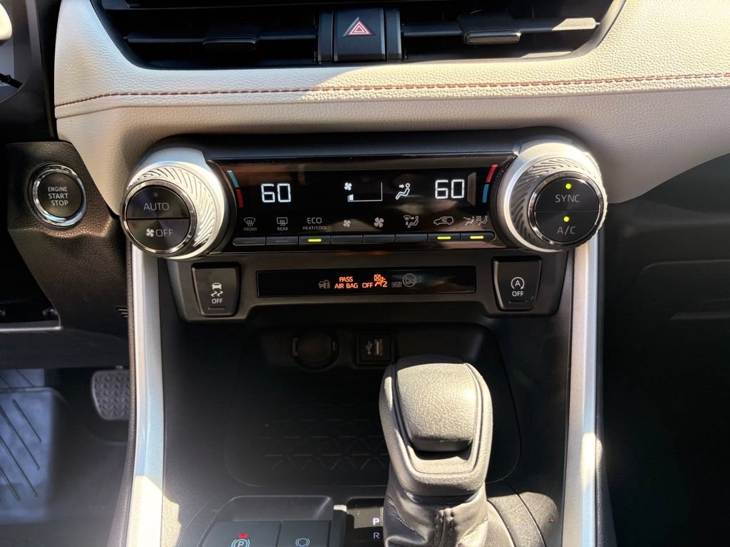 Used 2025 Toyota RAV4 XLE AWD/4WD image 18