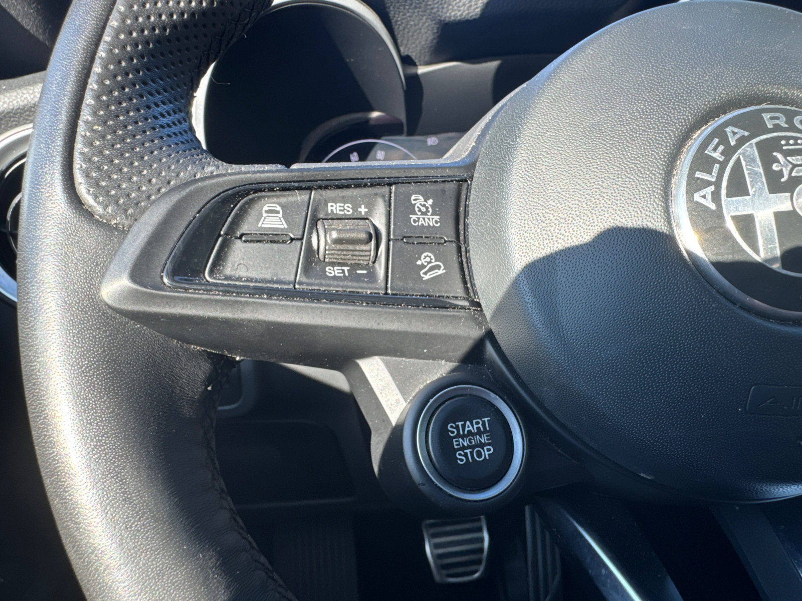 Used 2024 Alfa Romeo Stelvio Ti image 33