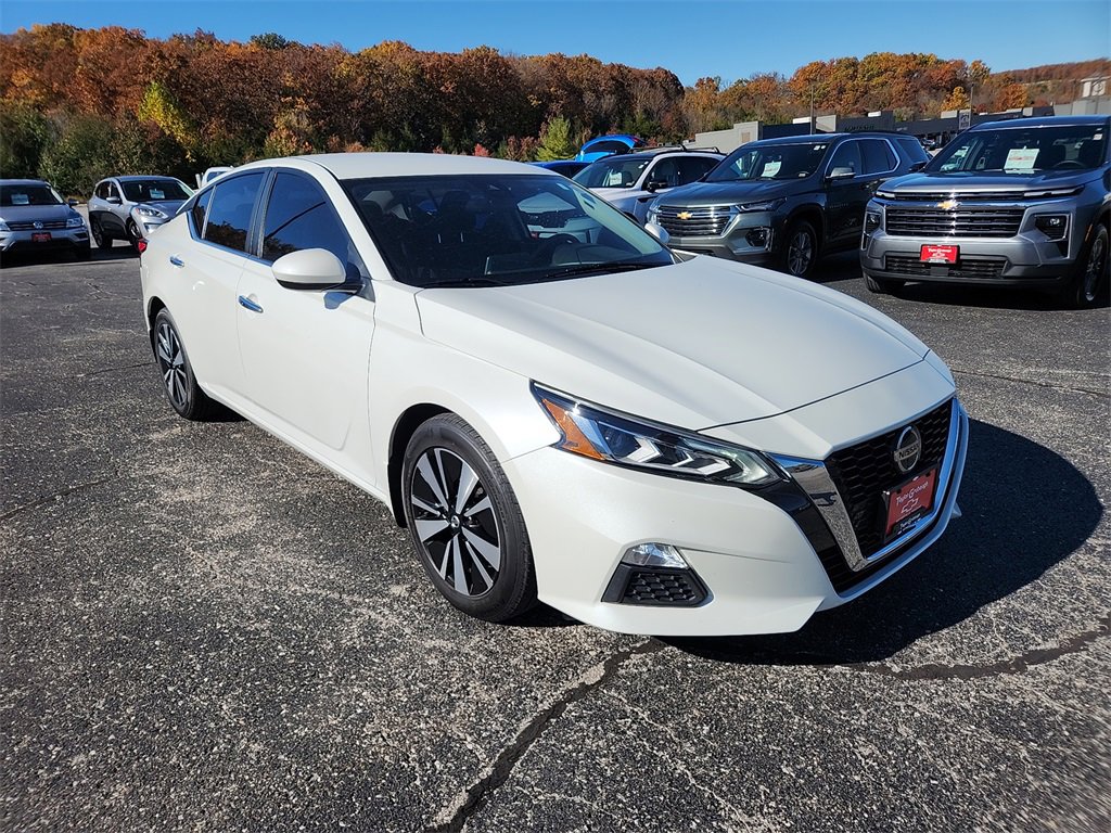 Used 2022 Nissan Altima 2.5 SV image 2