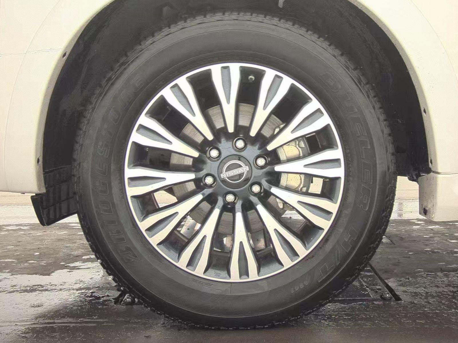 Used 2024 Nissan Armada SL w/ Midnight Edition Package image 9