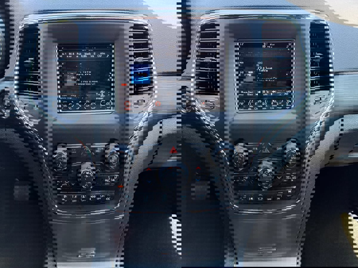 Used 2021 Jeep Grand Cherokee Laredo image 13