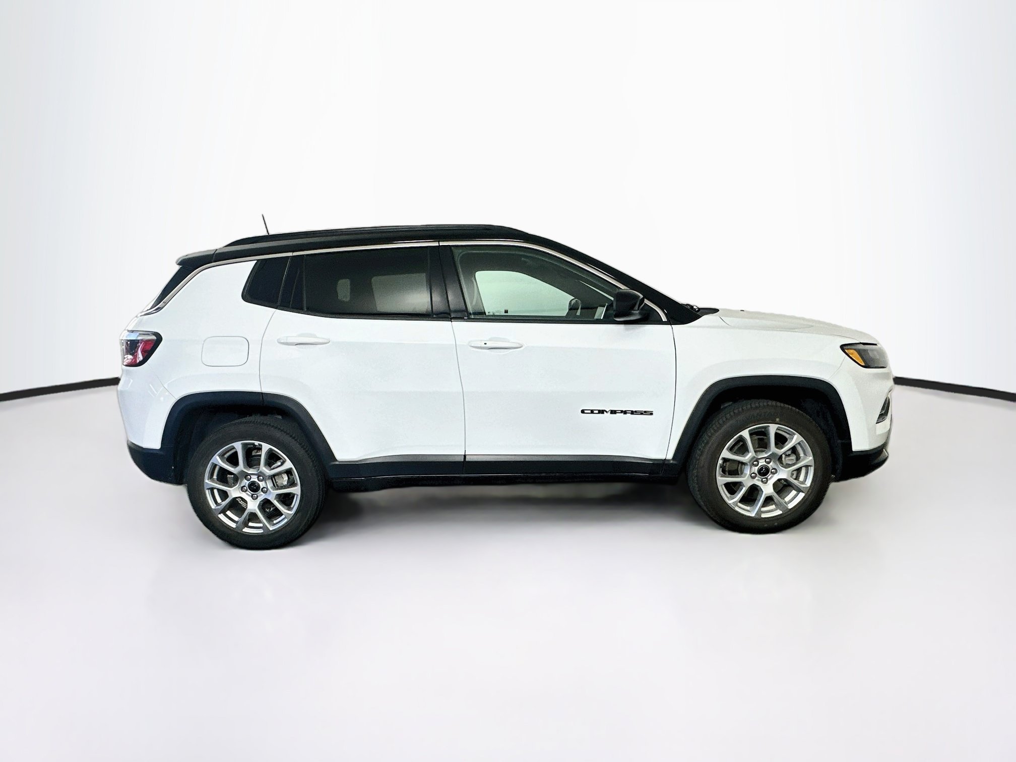 Used 2025 Jeep Compass Limited AWD/4WD image 10