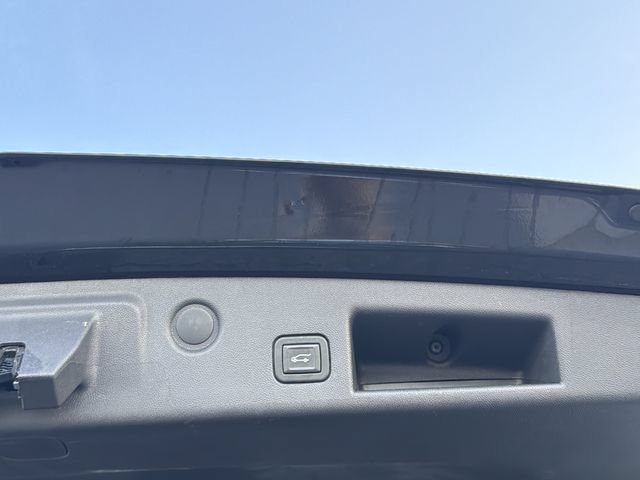 Used 2021 Chevrolet Equinox LT FWD image 12