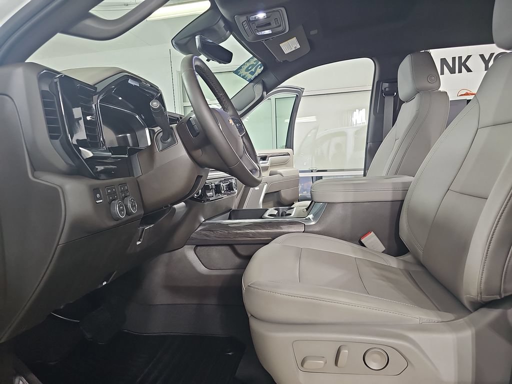 Certified 2026 Chevrolet Silverado 3500 LTZ w/ LTZ Premium Package AWD/4WD image 18