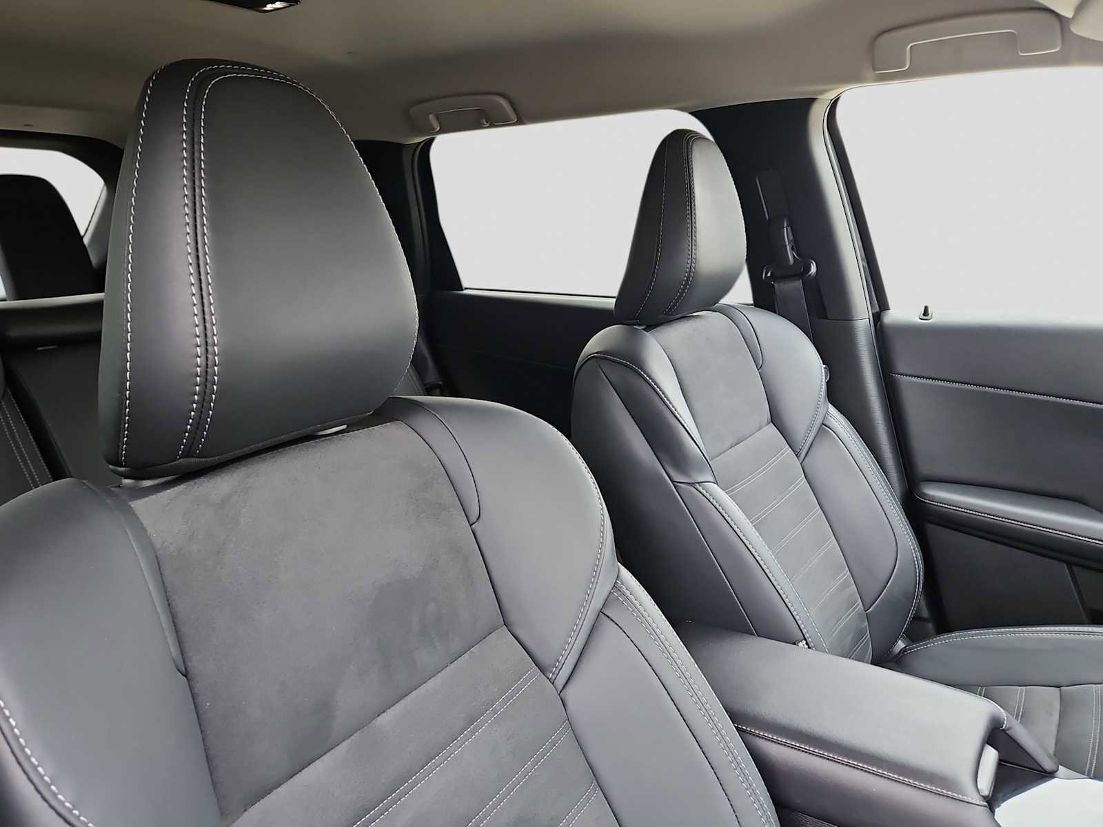 Used 2025 Mitsubishi Outlander SE image 17