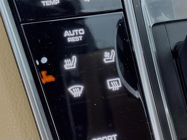 Used 2023 Porsche Panamera 4 Platinum Edition image 23