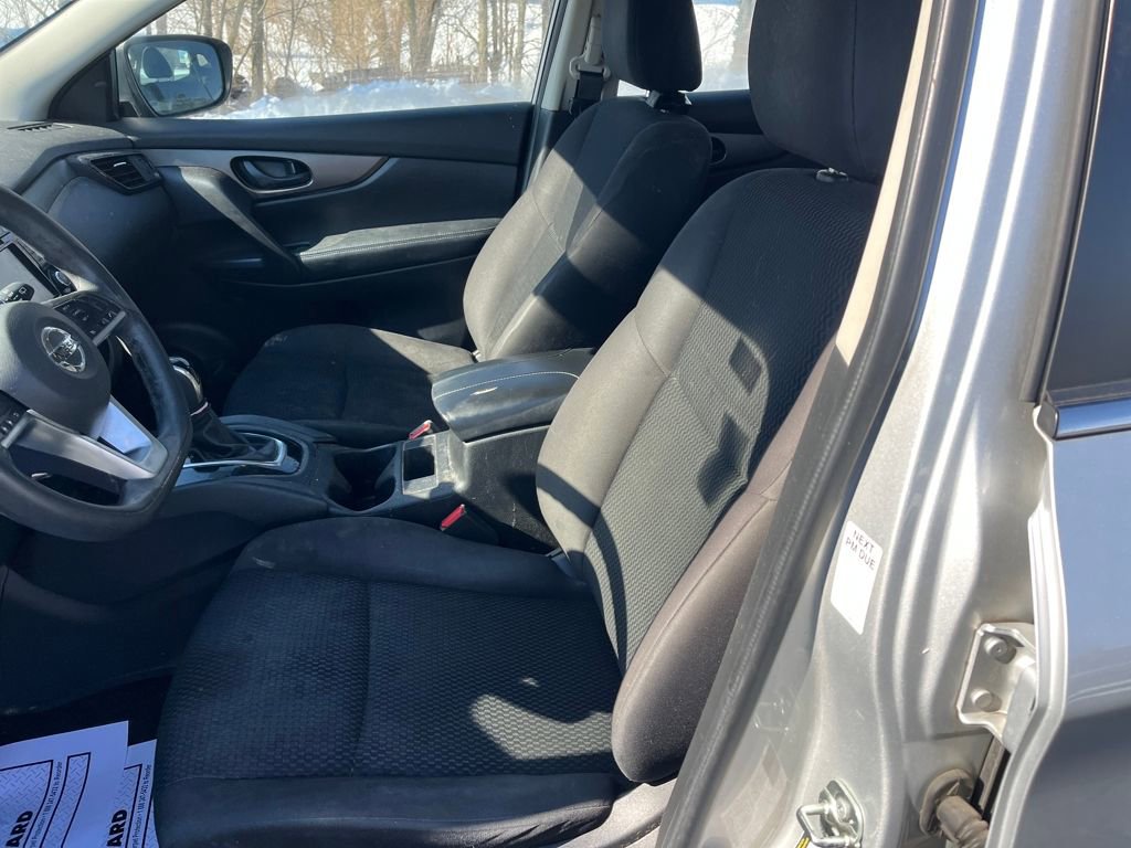 Used 2019 Nissan Rogue Sport S image 18