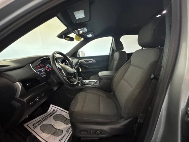 Used 2023 Chevrolet Traverse LT w/ Rear Camera Mirror Package AWD/4WD image 3