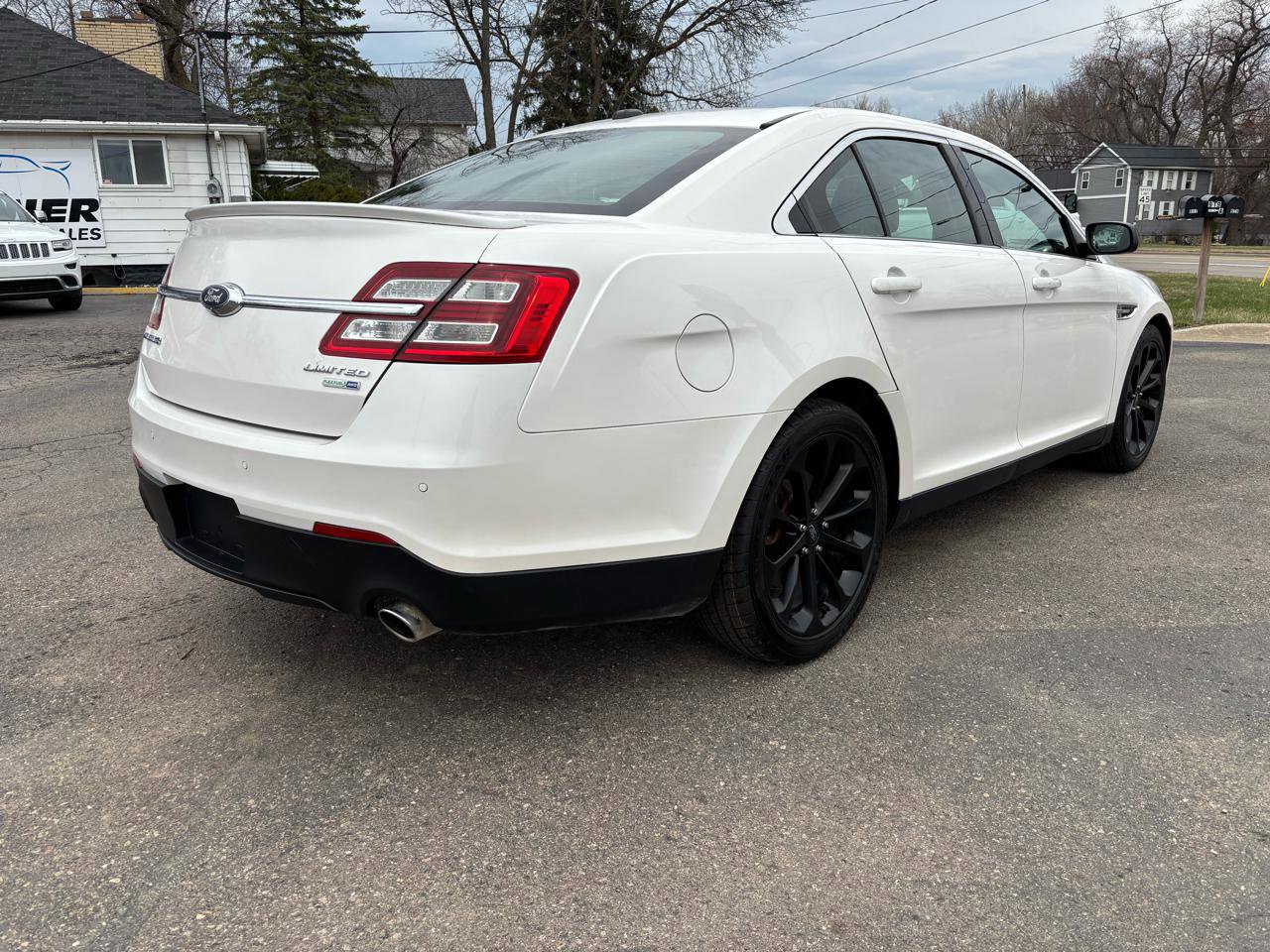 Used 2016 Ford Taurus Limited w/ Driver Assist Package AWD/4WD image 5