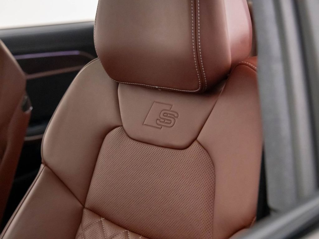 Used 2022 Audi S8 image 17