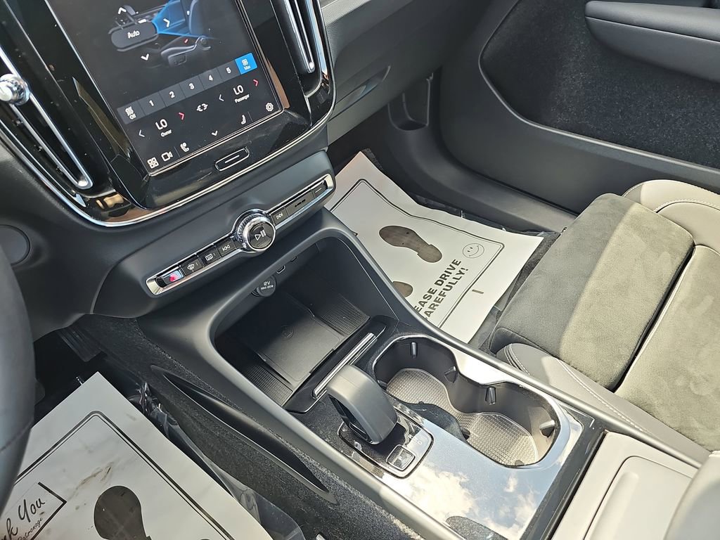Used 2023 Volvo C40 P8 Recharge Ultimate image 29