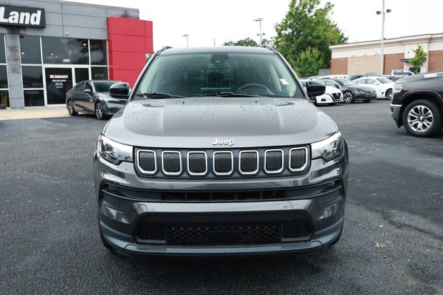 Used 2022 Jeep Compass Latitude w/ Sun and Sound Group AWD/4WD image 2