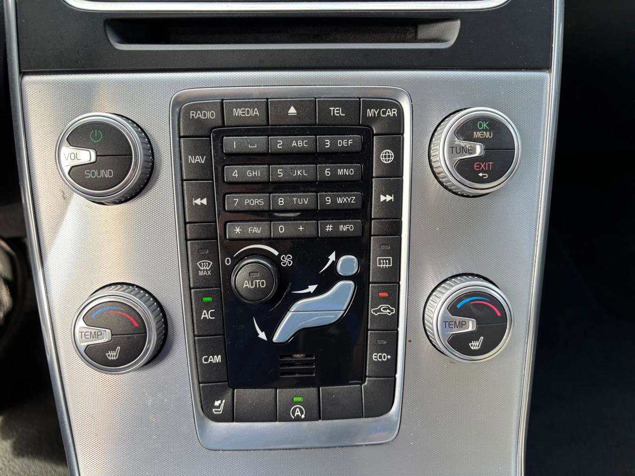 Used 2017 Volvo V60 T5 Premier w/ Convenience Package image 16