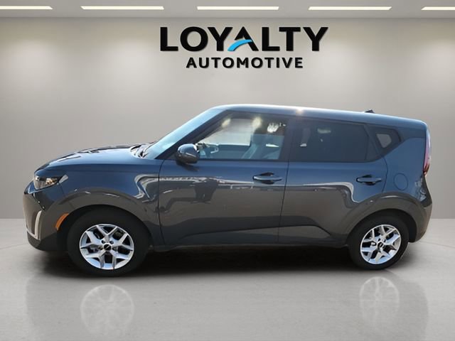 Used 2025 Kia Soul LX image 2