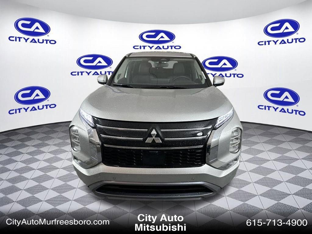 New 2025 Mitsubishi Outlander SE image 2