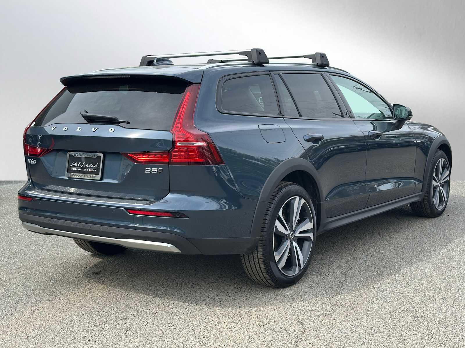 Used 2026 Volvo V60 B5 Cross Country Plus w/ Climate Package AWD/4WD image 3
