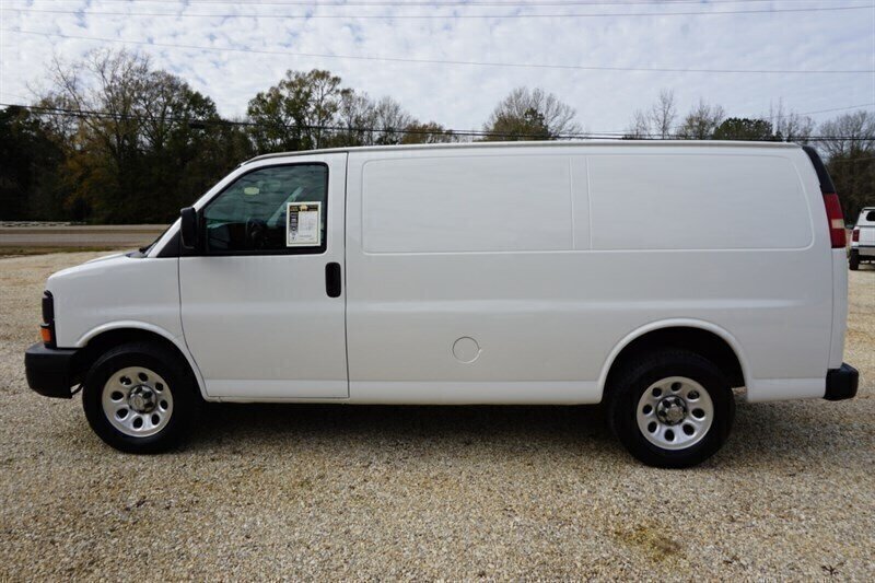 Used 2010 Chevrolet Express 1500 RWD image 7