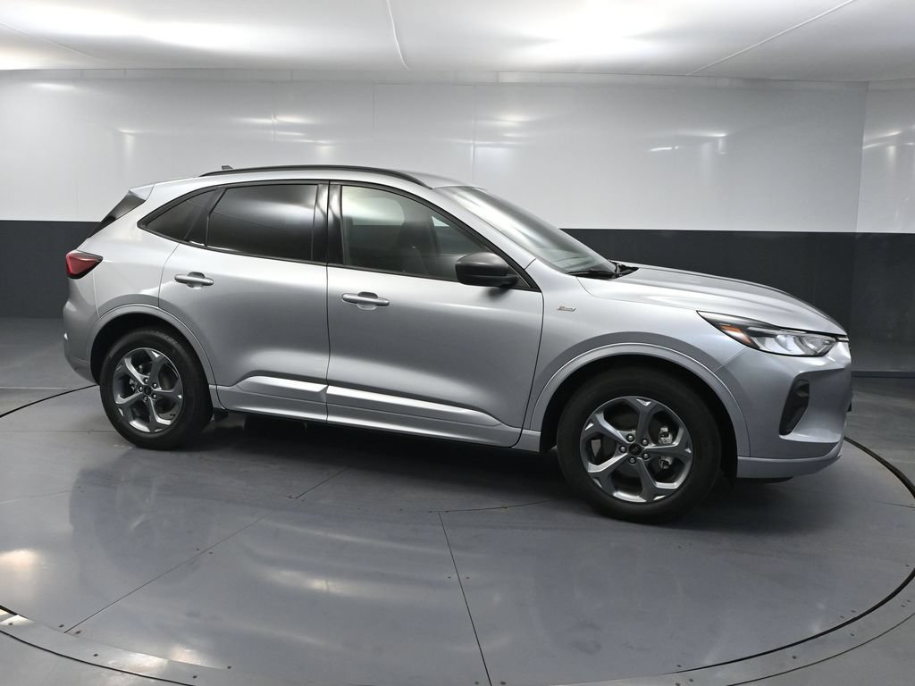 Used 2023 Ford Escape ST-Line w/ Tech Pack #1 AWD/4WD image 3