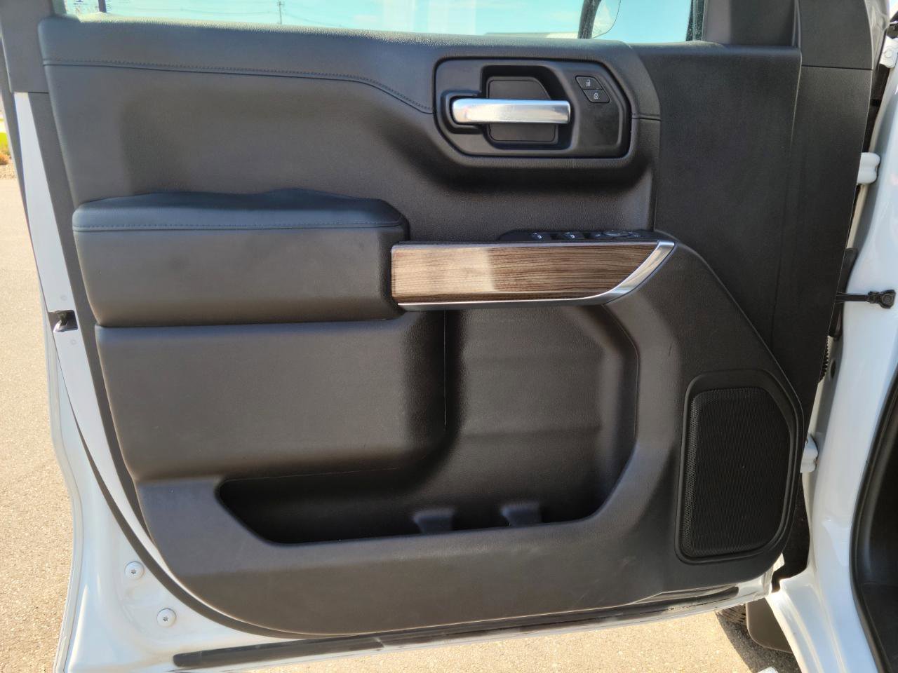 Used 2020 Chevrolet Silverado 1500 RST w/ RST Value Package RWD image 8
