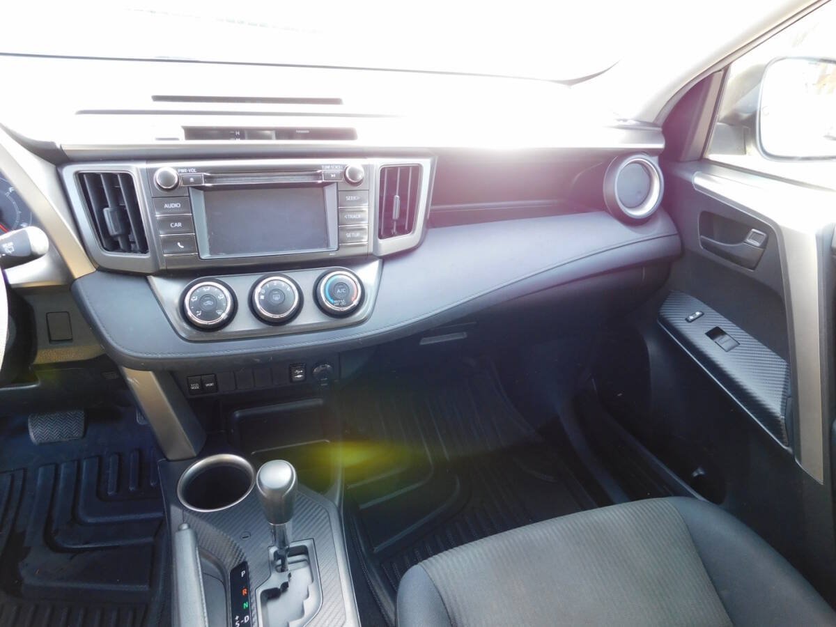 Used 2015 Toyota RAV4 LE AWD/4WD image 8