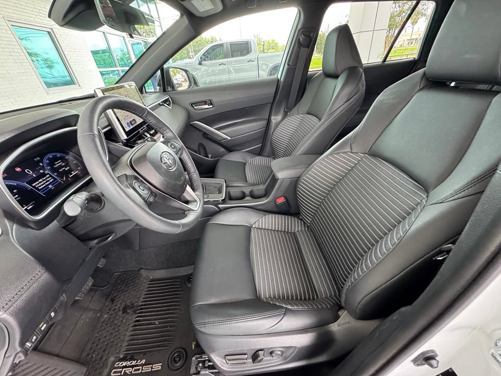 Used 2026 Toyota Corolla Cross AWD Hybrid w/ Convenience Package image 11