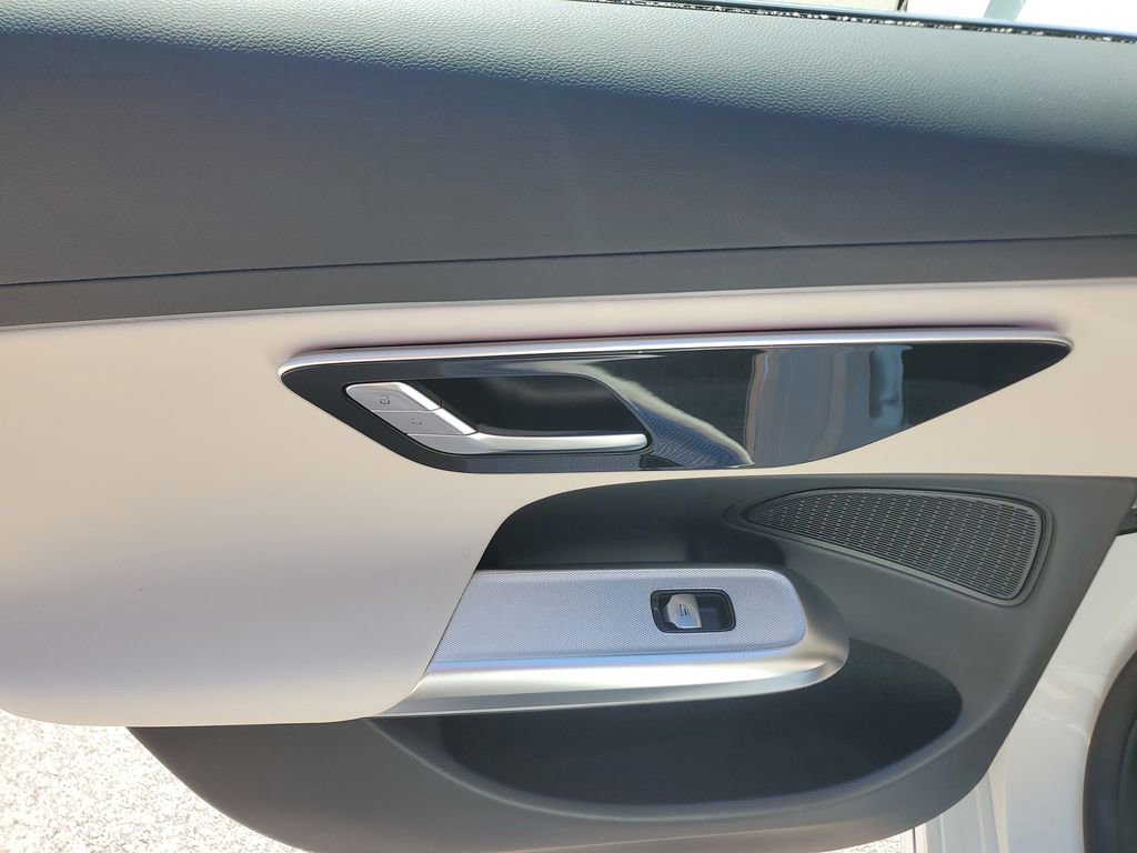 Used 2025 Mercedes-Benz E 350 4MATIC Sedan image 16