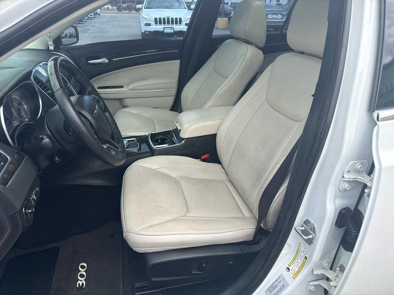 Used 2016 Chrysler 300 C w/ Safetytec Plus Group RWD image 9