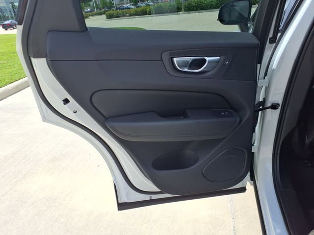 Certified 2025 Volvo XC60 B5 Core AWD/4WD image 17