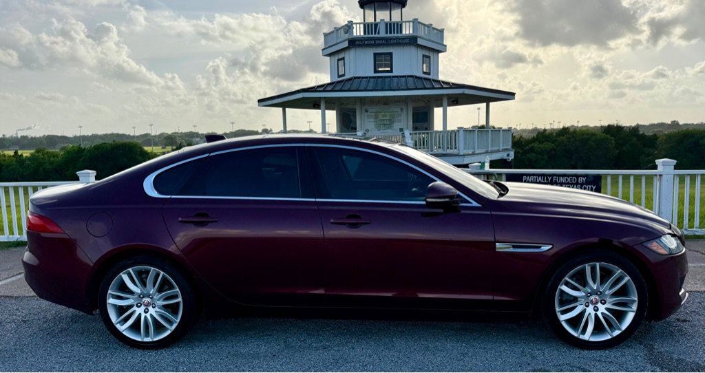 Used 2016 Jaguar XF Prestige AWD/4WD image 4