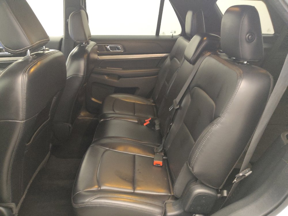 Used 2019 Ford Explorer XLT w/ Equipment Group 202A image 18