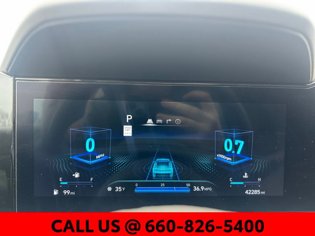 Used 2025 Hyundai Elantra SEL image 13