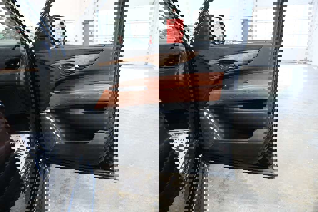 Used 2015 Cadillac Escalade ESV Premium image 36