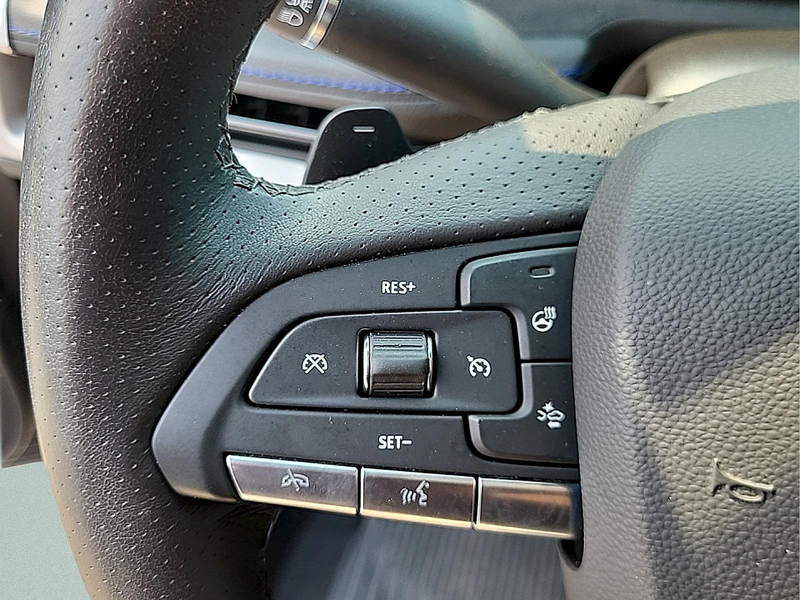 Certified 2024 Cadillac XT4 Sport w/ Technology Package AWD/4WD image 18
