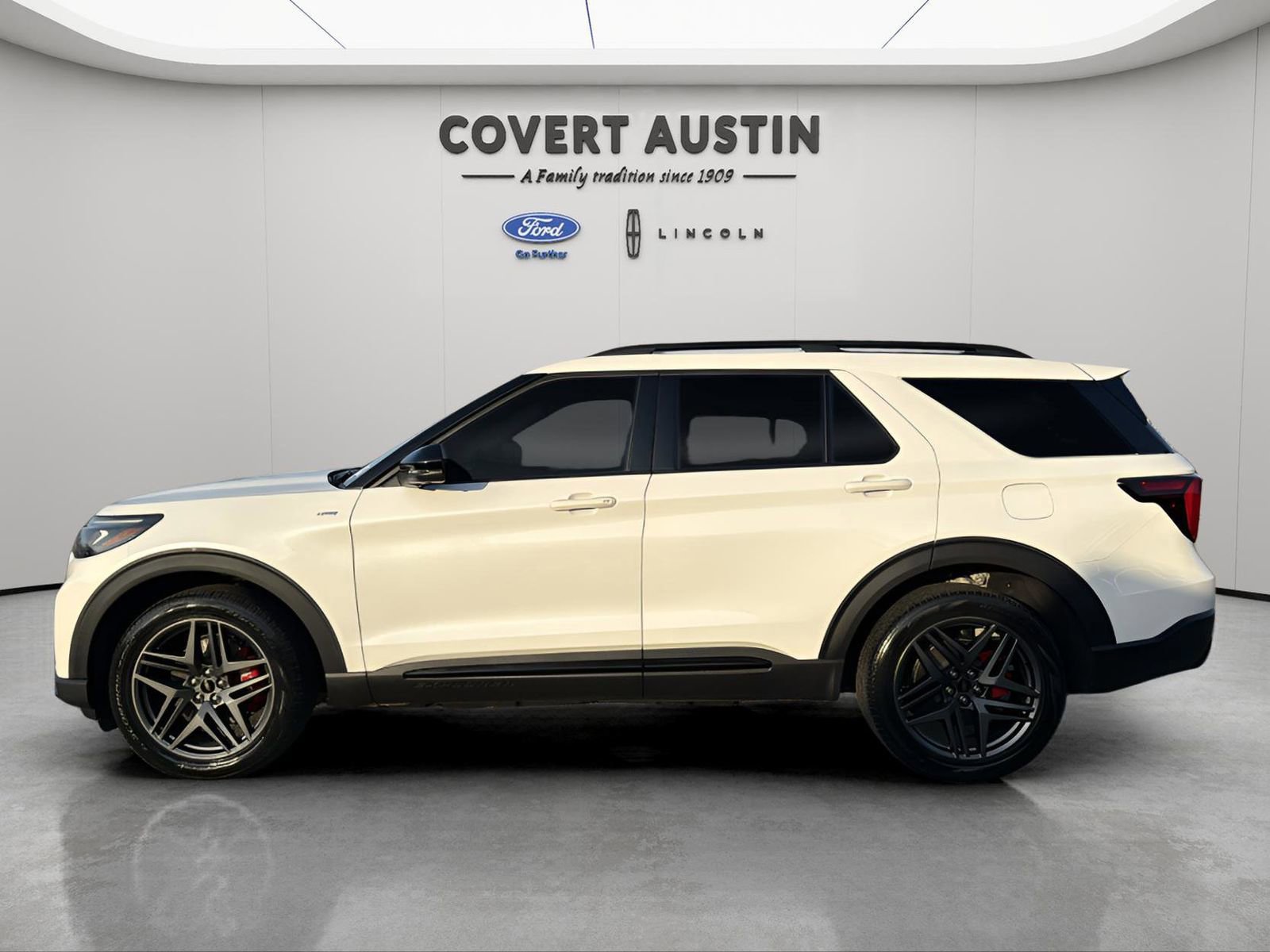 Certified 2025 Ford Explorer ST-Line w/ Premium Package image 2