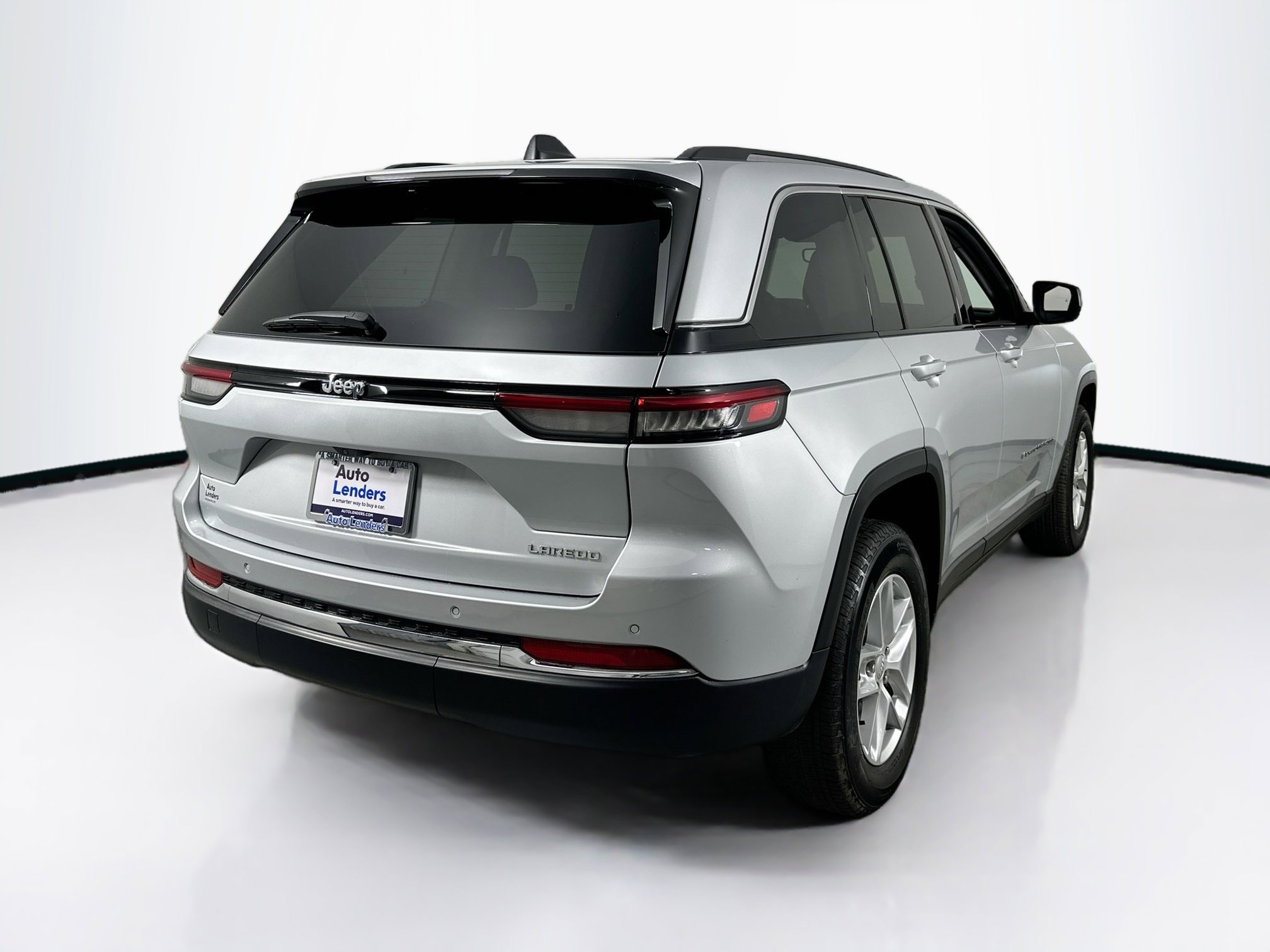 Used 2024 Jeep Grand Cherokee Laredo X image 5