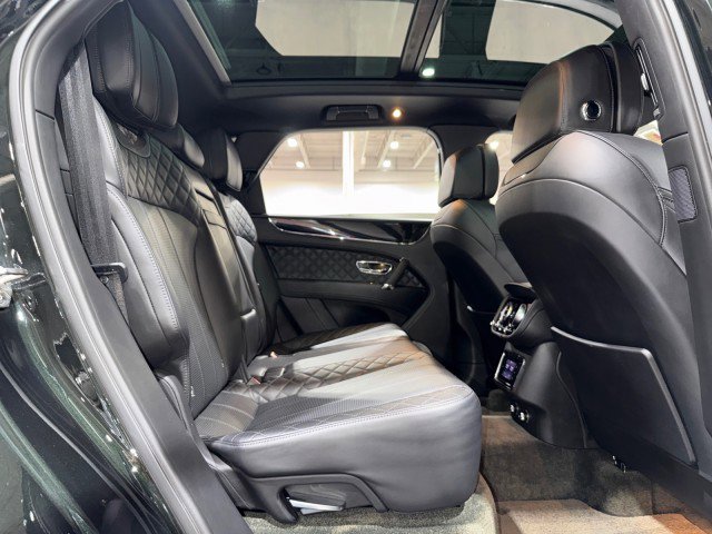 Used 2017 Bentley Bentayga image 62