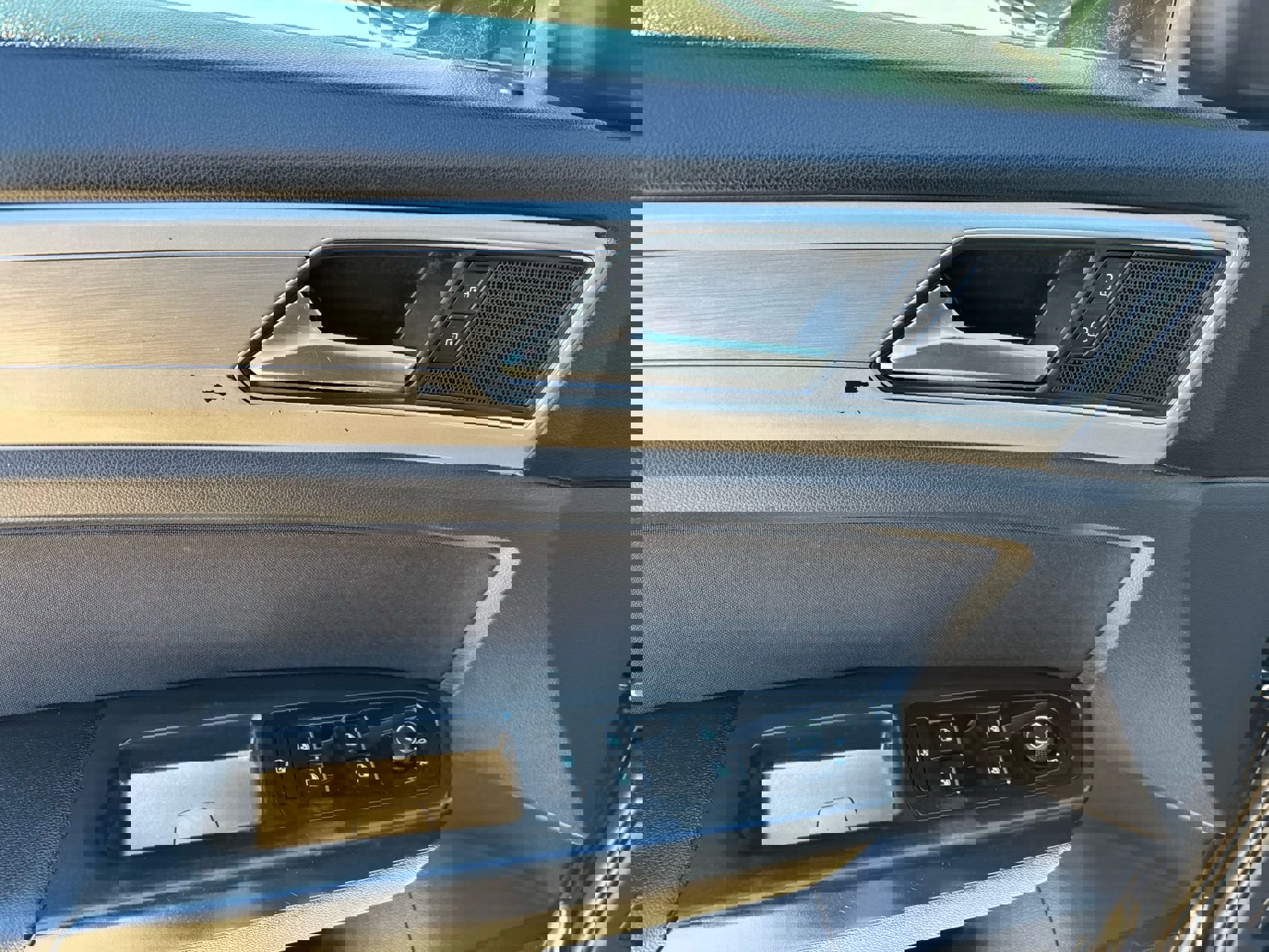 Used 2018 Volkswagen Atlas Launch Edition image 12