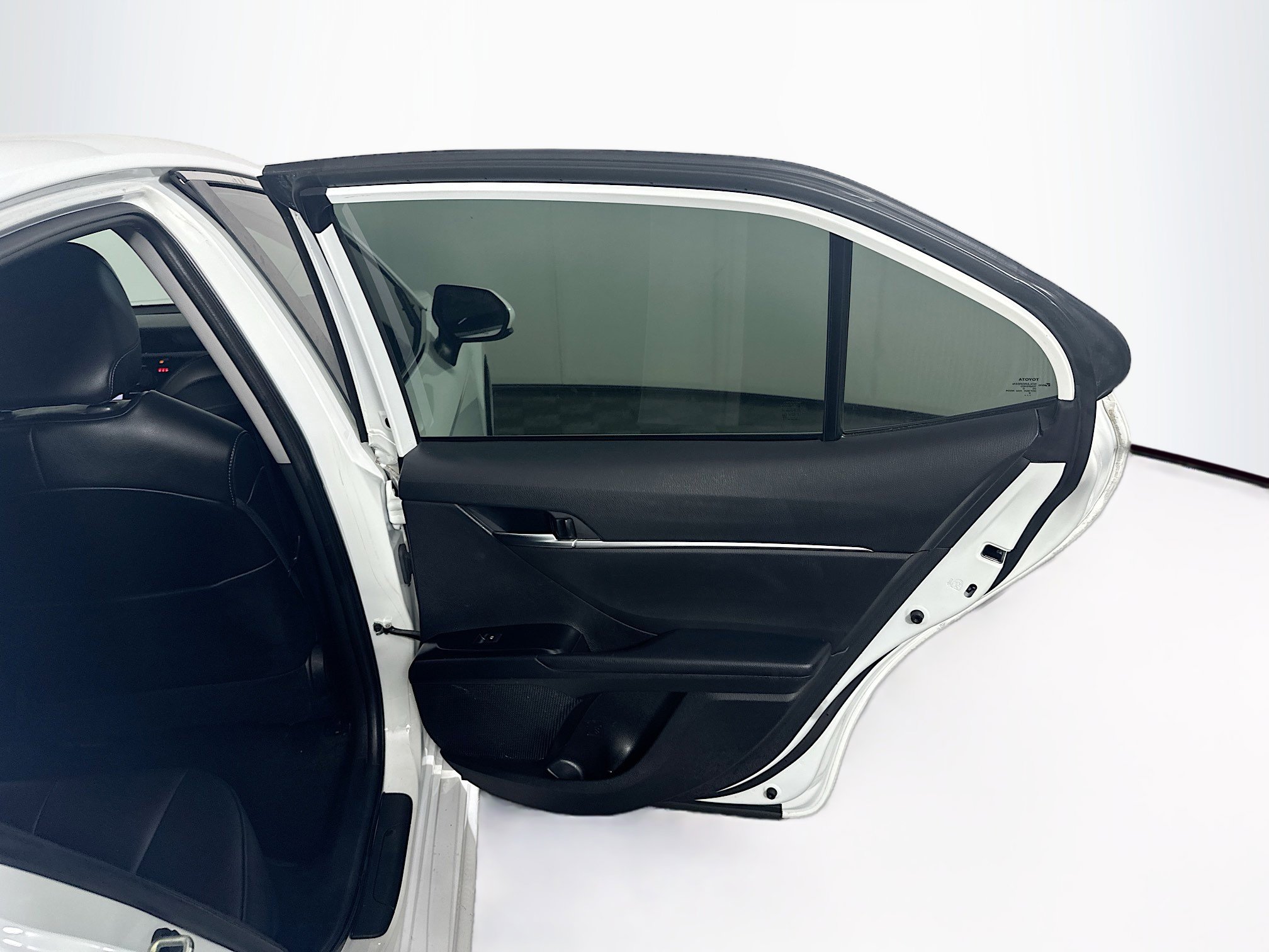 Used 2020 Toyota Camry SE FWD image 29