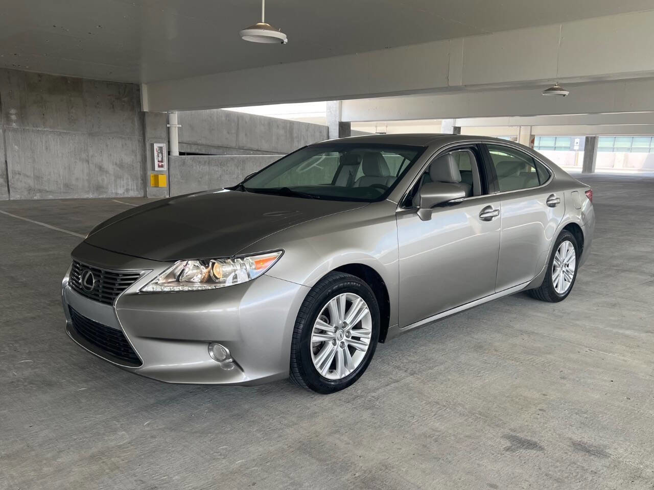 Used 2015 Lexus ES 350 w/ Premium Package FWD image 18