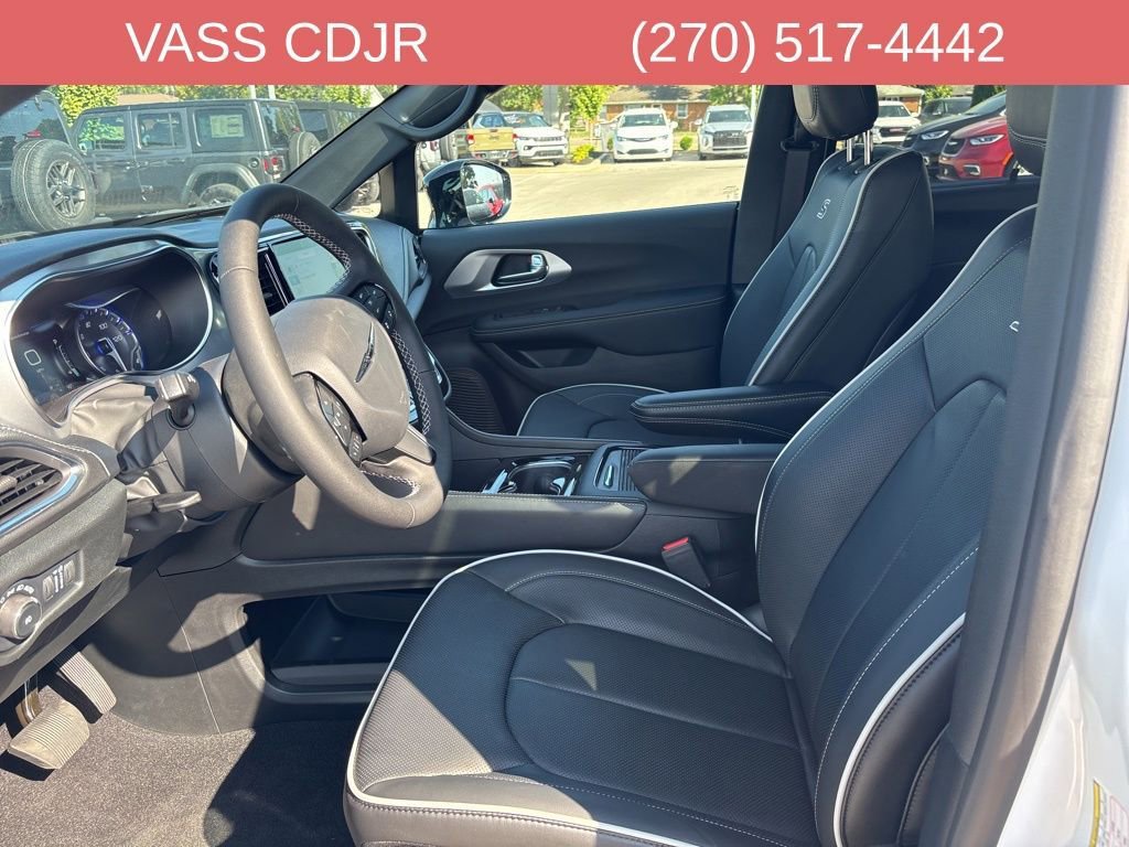 New 2026 Chrysler Pacifica Limited w/ S Appearance Package image 30