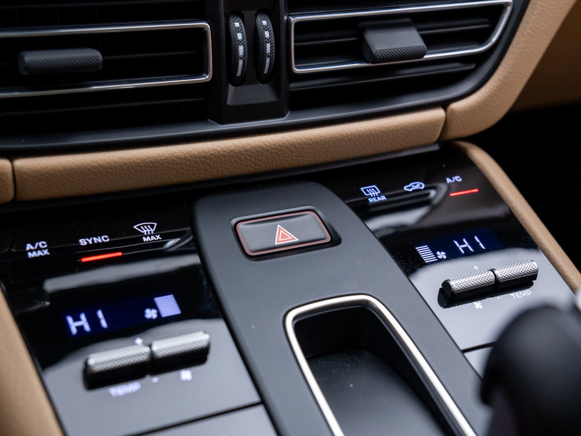 Certified 2025 Porsche Macan image 27