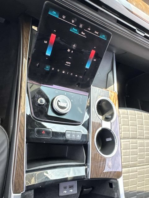 Certified 2025 Cadillac Escalade ESV Sport Platinum AWD/4WD image 26