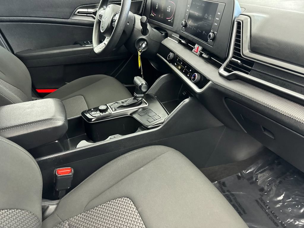 Used 2024 Kia Sportage LX image 15