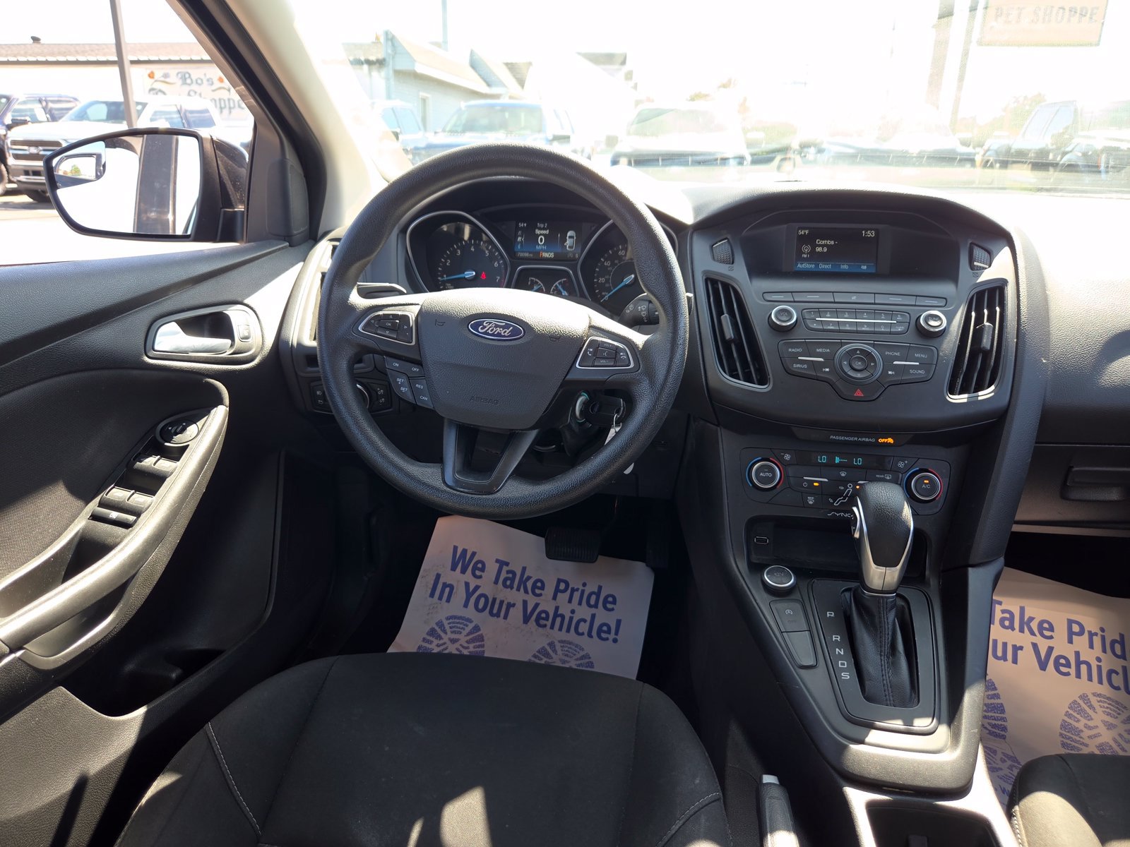 Used 2018 Ford Focus SE w/ SE Appearance Package FWD image 26