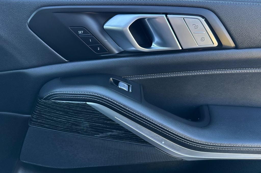 Used 2022 BMW X7 xDrive40i w/ M Sport Package image 20