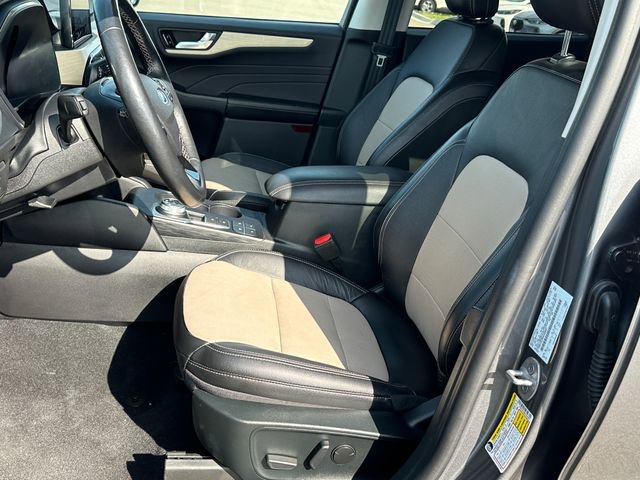 Used 2022 Ford Escape Titanium w/ Titanium Premium Package image 17