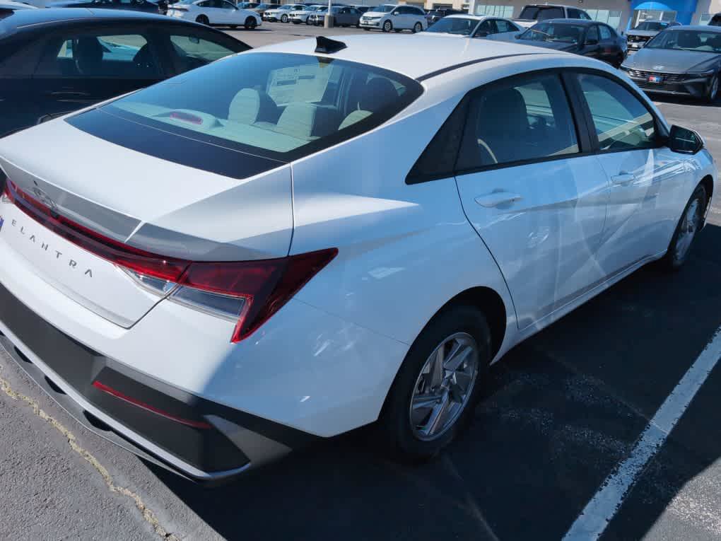 New 2026 Hyundai Elantra SE FWD image 14
