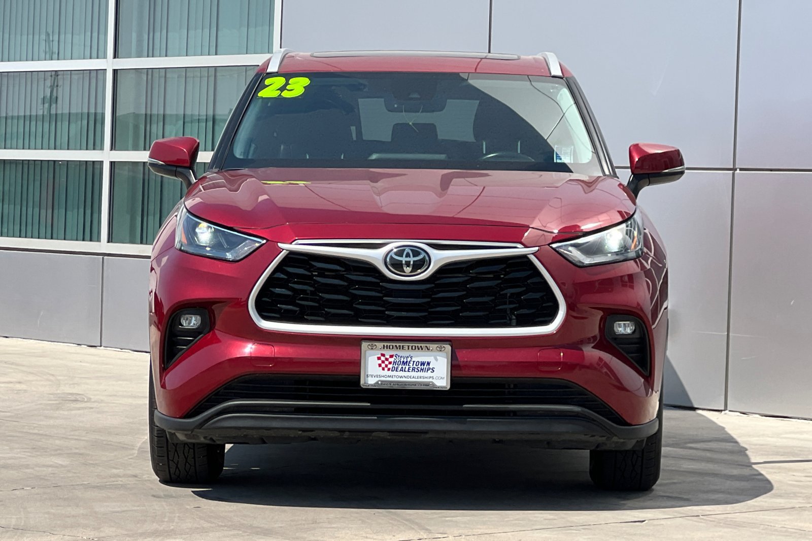 Used 2023 Toyota Highlander XLE AWD/4WD image 6